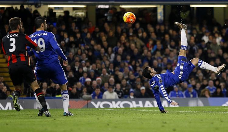 0-1. Chelsea blev tilføjet det første nederlag på hjemmebane til en oprykker siden 2001, da Bournemouth vandt 1-0. 