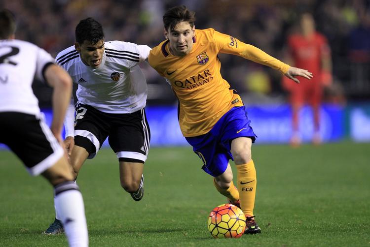 1-1. Lionel Messi leverede oplægget til Barcelonas scoring mod Valencia, men det rakte ikke til sejr. 