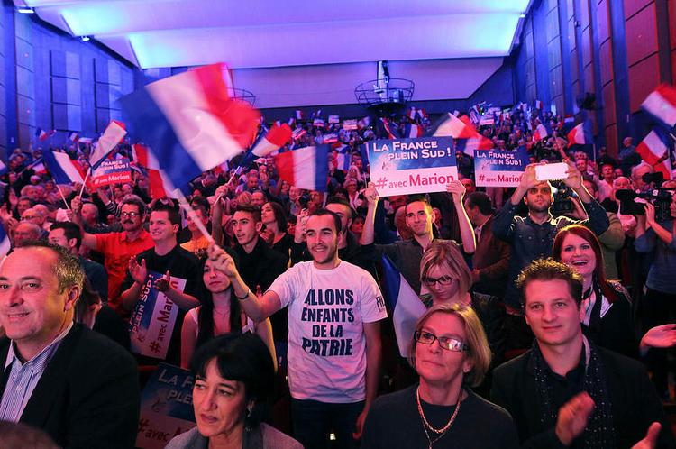 sejrssikre. I det sydøstlige Frankrig kandiderer tredje generation af Le Pen-familien, Marion Marechal Le Pen, der begejstrer Nationalfrontens tilhængere. 