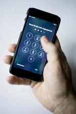 Tilbageholdende. Begrebet 'textrovert' er dukket op de senere år og er en sammensmeltning af 'introvert' og 'texting' på engelsk. Det bliver indtil videre mest brugt for sjov 