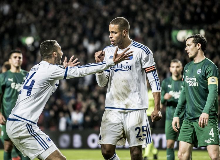 4-1. Mathias 'Zanka' Jørgensen (midt) blev dobbelt målscorer for FCK mod OB. 