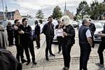opråb. Uber-tjenesten irriterer de almindelige taxachauffører, som mener, at det er konkurrence på ulige vilkår. Tidligere i år demonstrerede de foran Christiansborg for at få politikerne til at gøre noget. 