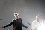 Prædikant. Paul David Hewson, bedre kendt som Bono, bredte de store følelser ud over de 17.000 tilskuere ved U2-koncerten i Paris søndag aften. Rock &amp; Roll kan dulme sorgen oven på terroren, prædikede Bono. 
