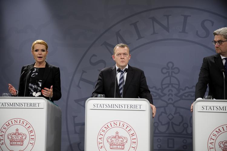 Stramninger. For knap en måned siden fremlagde statsminister Lars Løkke Rasmussen (V), udlændingeminister Inger Støjberg (V) og justitsminister Søren Pind (V) strammere asylregler i statsministeriet 