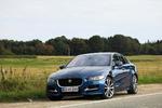 KAMPKLAR. Jaguar XE er den britiske udfordring til bl.a. BMW, Audi og Mercedes. Prisen starter omkring en halv million kroner. 