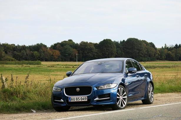 KAMPKLAR. Jaguar XE er den britiske udfordring til bl.a. BMW, Audi og Mercedes. Prisen starter omkring en halv million kroner. 
