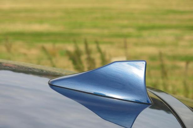 SKJULT. 'Hajfinnen' på taget rummer antenner. 