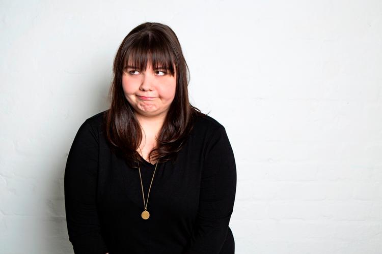 Komiker. 27-årige Sofie Hagen har siden 2012 boet i London, hvor hendes comedy-karriere har taget fart. Hun har vundet flere priser, blandt andet den eftertragtede pris 'Best Newcomer' på Edinburgh Fringe Festival for debutshowet 'Bubblewrap', der blandt andet handler om depression, Westlife og sex. 