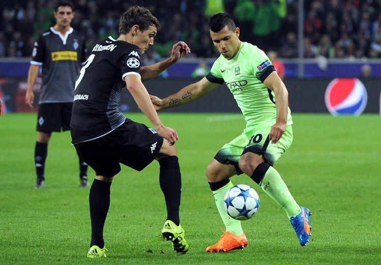 lejesvend. Andreas Christensen (tv) har blandt andet stået over for stjerner som Sergio Aguero fra Manchester City i sin tid i Mönchengladbach. Tirsdag aften mødes de to hold igen i Champions League - og danskeren er et sikkert førstevalg i det tyske forsvar. 