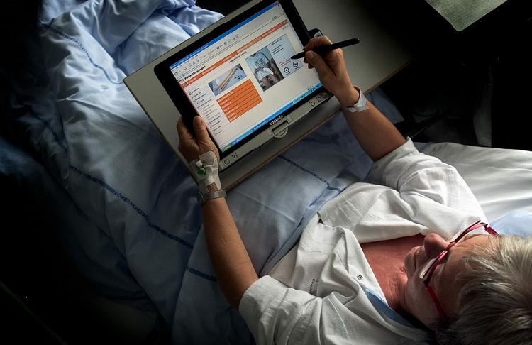 Sundhed.dk. Med digital fuldmagt kan du få adgang til dine familiemedlemmers prøvesvar og andre journaloplysninger, så du bedre kan følge og hjælpe under sygdomsforløb. 