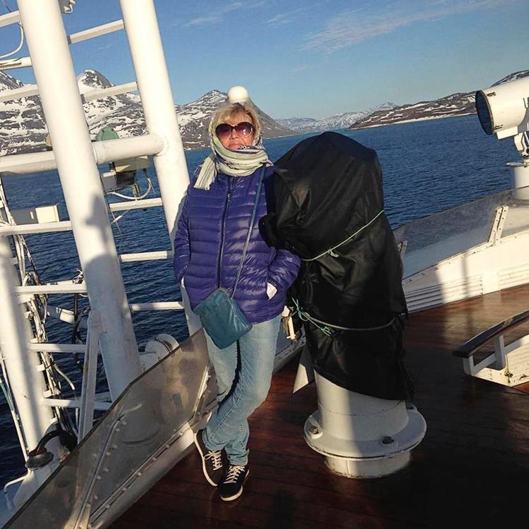 Grønland. I sommer var Lone Kühlmann med sin mand i Grønland. Rejsen karakteriserer hun som sin bedste, og den gav hende »et skræmmende stort behov for at lære mere« om landet. 