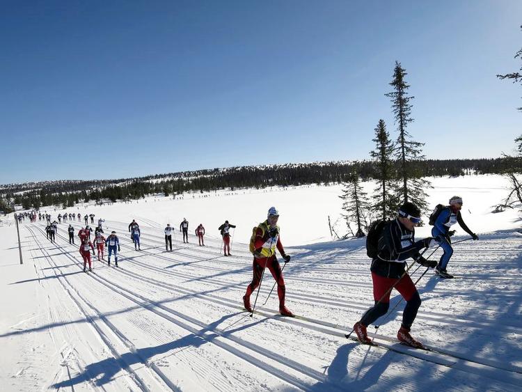 HØJSLETTEN. Nordmænd i migration over den højalpine slette - inden det går nedad mod Lillehammer igen. 