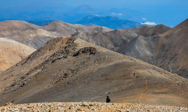 Kreta. Et af de mest spændende steder på Vestkreta er Lefka Ori, øens største bjergkæde med over 30 toppe på over 2.000 meter. 