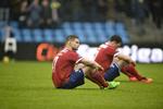 nede. Spillere fra FC Vestsjælland har netop måtte sande, at de i sidste sæson var rykket ud af Superligaen. Siden har nedturen både sportsligt og økonomisk været total. 