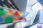 Kulørt. Der er masser af farver på væggene på den nyrenoverede Tottenham Court Road Station i London 
