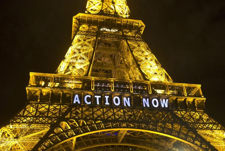 Topmøde. Paris'  vartegn, Eiffel-tårnet, var for tre dage siden oplyst og prydet med ordene 'handling nu'. Budskabet var først og fremmest henvendt til de politikere, der i øjeblikket forhandler om klimaet ved COP21. 
