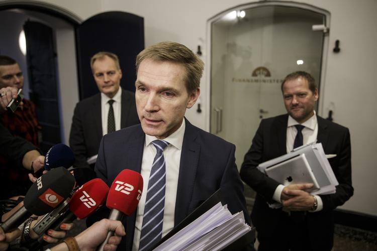 Tilbagetrækning? Sådan så det ud, da formand for Dansk Folkeparti Kristian Thulesen Dahl præsenterede finansloven 19. november. Nu vil partiet måske ændre i den på grund af mulige konsekvenser, partiet ikke har fået øje på tidligere. 