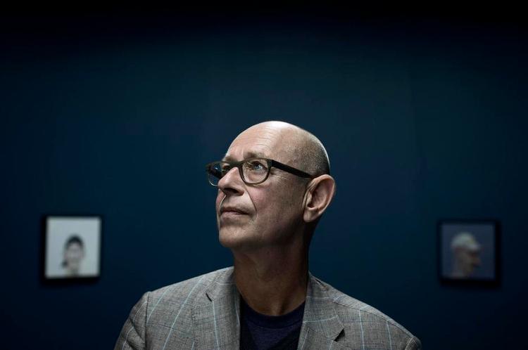 Billedkunstner. Michael Kvium er en overordentlig produktiv kunstner, der præsenterer sine værker i både ind- og udland. Lige nu er han aktuel med en udstilling i Helsingborg, og sidste år udstillede han sin 'Fools'-serie på ARoS i Aarhus, hvor dette foto er taget. 