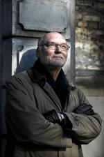 Fortroligt. Forfatteren Leif Davidsen er stærkt foruroliget over at blive ringet op af en tilfældig studerende, der vidste, at han havde været patient på Hvidovre Hospital. 