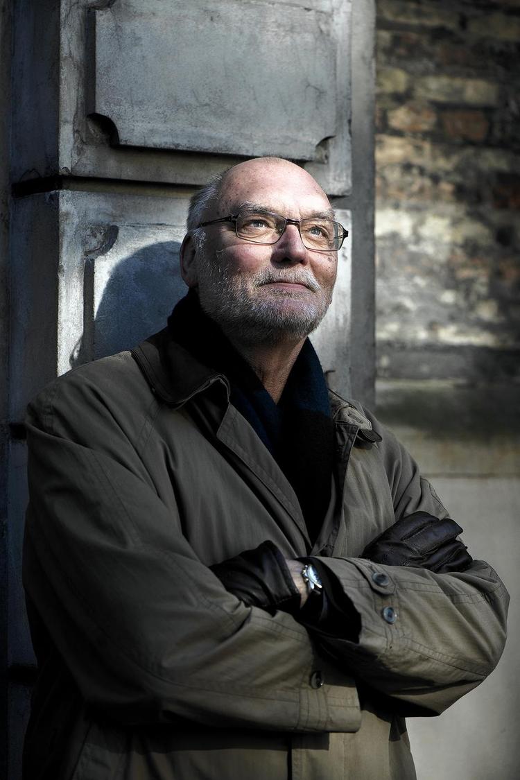 Fortroligt. Forfatteren Leif Davidsen er stærkt foruroliget over at blive ringet op af en tilfældig studerende, der vidste, at han havde været patient på Hvidovre Hospital. 