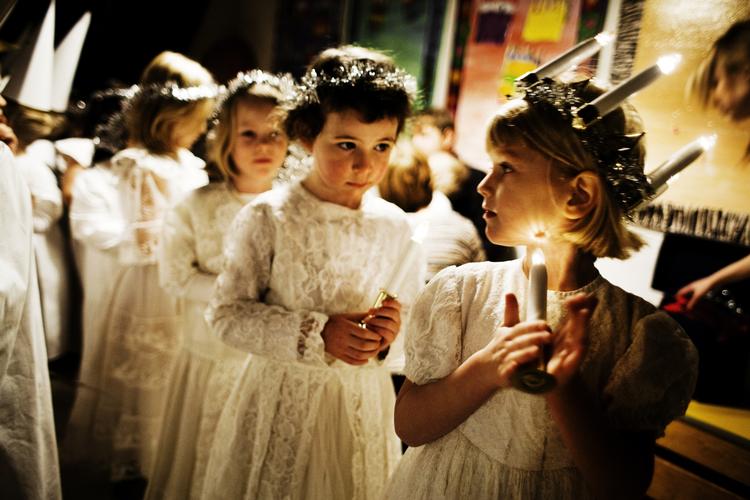 Juletid. Mange børnehaver har som Dragør Menighedsbørnehave her Luciaoptog i december. For nogle forældre er antallet af arrangementer i december for krævende. 