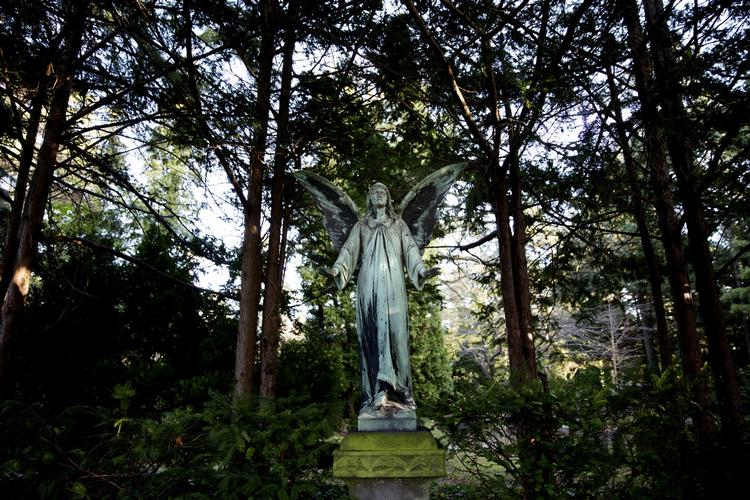 Kirkegården. Laura Byager savner den tid, hvor folk ikke var bange for at tænke stort. 