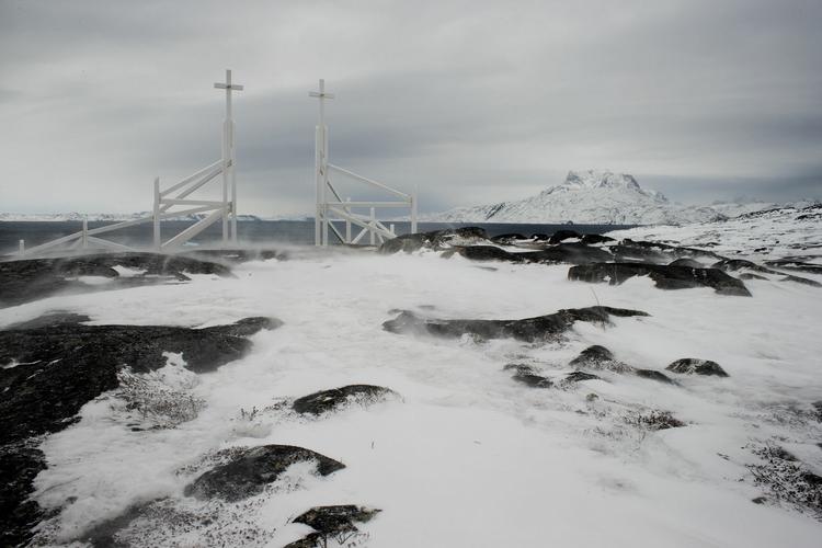 Zombie. Sørine Steenholdt er det nyeste skud på stammen af unge, grønlandske forfattere, der skriver om den barske virkelighed i Grønland. 