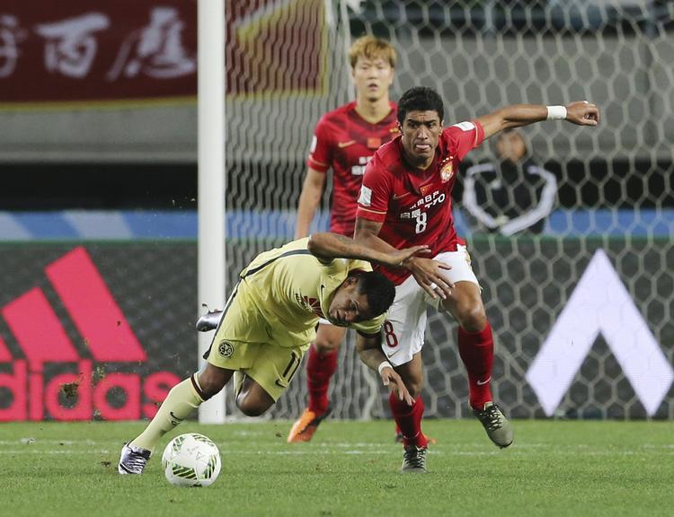 Matchvinder. Paulindo (th) er en af flere brasilianere, der tjener godt i Kina. 