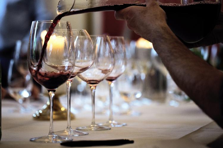 Sødme. Ugens vin er kraftfuld og bærpræget. 