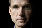Rystet. Det velplejede billede af en talstærk Kristian Thulesen Dahl, der kan finansloven ud og ind, er presset i disse dage. 