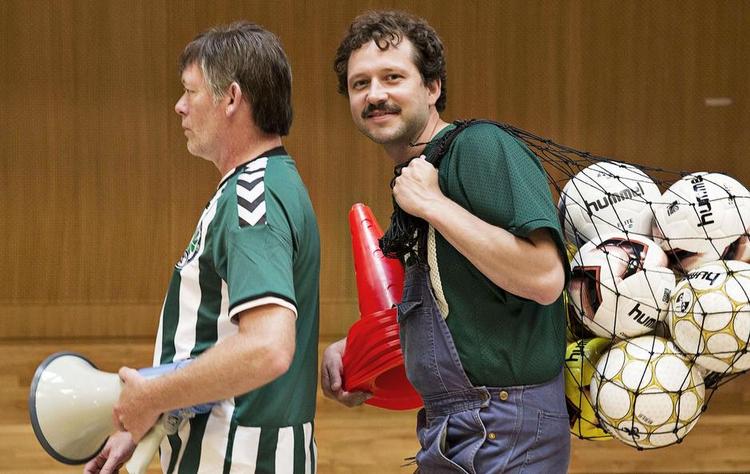 Skidt. Tingene bliver skåret alt for meget ud i pap i TV 2's nye ungdomsserie 'Losers United' med blandt andre Søren Malling og Martin Høgsted. Og så er det billede, som serien tegner af den danske folkeskole, ikke realistisk. 