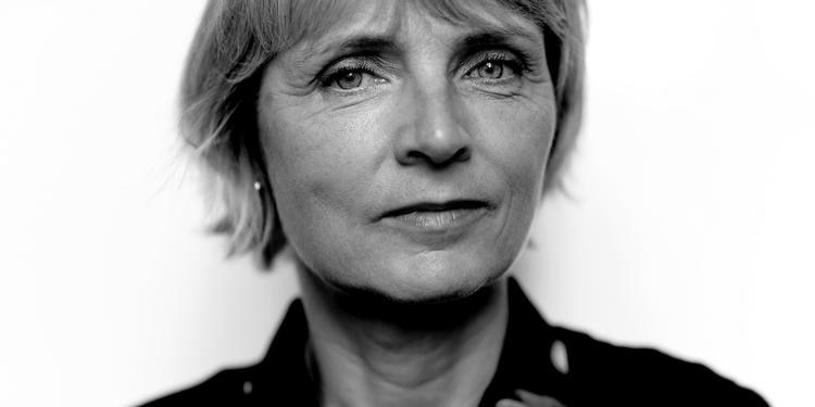 Ude. Hanne-Vibeke Holst valgte for flere måneder siden at trække sine Gyldendal-bøger ud af eReolen. Nu har forlaget truffet en tilsvarende beslutning for alle forlagets digitale udgivelser. Foto: Peter Hove Olesen 