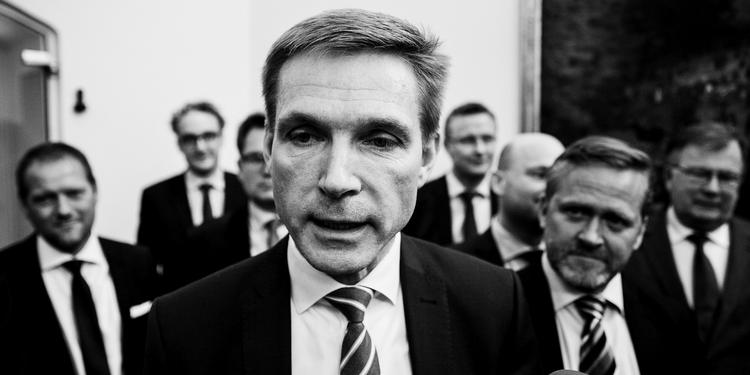 politik. Den 19. november indgik Dansk Folkeparti en aftale om finanslov for 2016. Siden har partiet fortrudt dele af aftalen. 