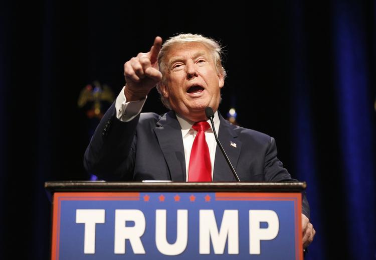 Trekløver. Årets sidste tv-debat mellem præsidentkandidaterne finder sted i aften. Donald Trump, Ben Carson og Ted Cruz fører meningsmålingerne, og de skal derfor stå i midten. 