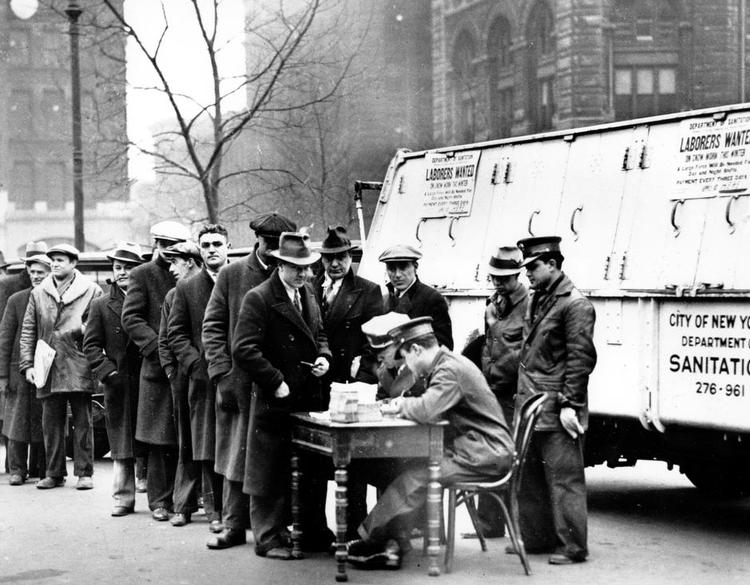deroute. Den amerikanske centralbank er på kanten af en historisk fejltagelse, der kan måle sig med 1930’ernes depression (billedet), siger kritiker af den aktuelle penge- politik. Arkivfoto: AP 
