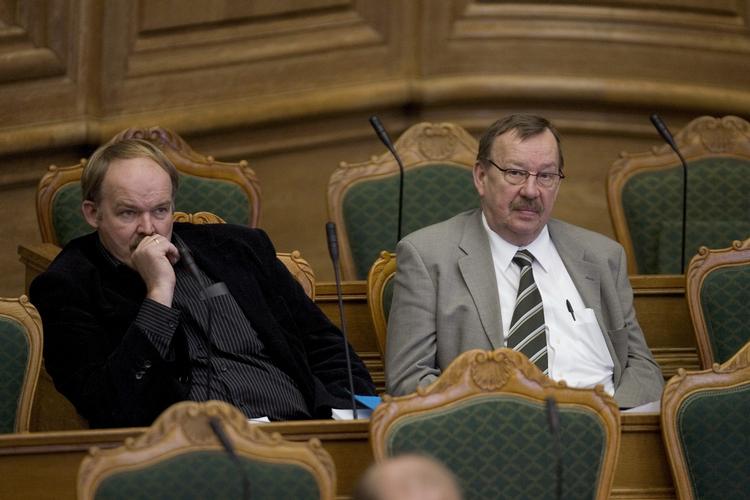 AFTALE. På samrådet om boligydelsen tirsdag aften, var der lidt forvirring hos Dansk Folkeparti og Venstre om, hvad de faktisk havde aftalt. Tv. er det Dansk Folkepartis ordfører, Bent Bøgsted (arkivfoto). 