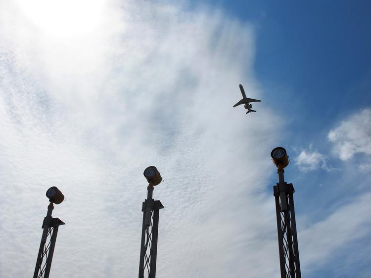 APPGUIDE. Kommet flyet til tiden? Og er det overhovedet på vej mod den rigtige lufthavn? Det kan en flyapp give svaret på. 