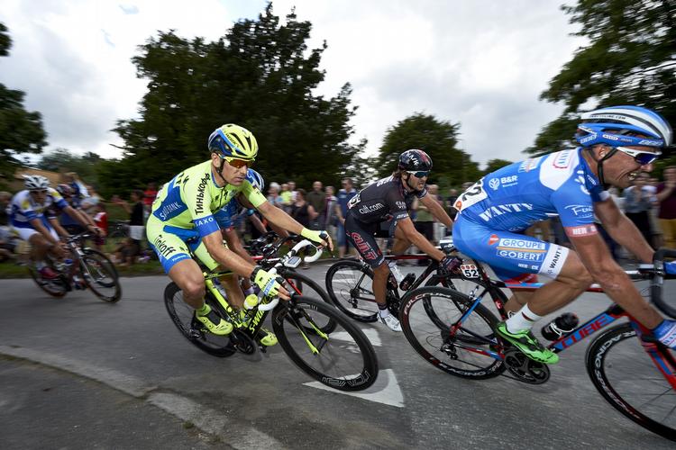 Overlevelse. Trods et uventet sponsorfarvel fortsætter Danmarks bedste cykelhold under nyt navn. 