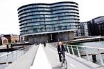 Utrygt. Det er ikke altid lige sjovt, når man som cyklist triller ud på brostenene for enden af Bryggebroen. 