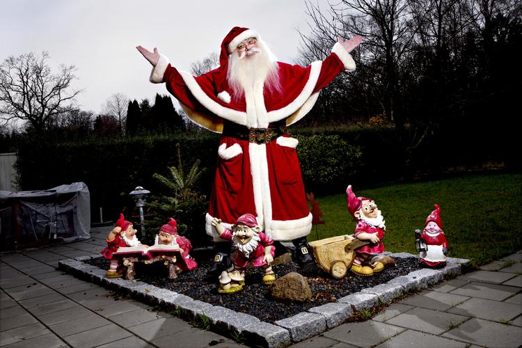 JUL. Julemanden Henrik Jacobsens bedste køb er et julebælte, som giver ham »street credit« fra de andre julemænd. 