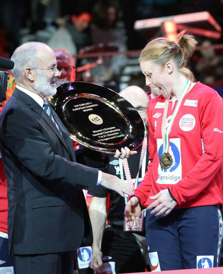 Præsident. Jean Brihault (tv) er leder af EHF, men er tillige vicepræsident i IHF. De øvre fire vicepræsidenter i IHF komemr fra Benin, Kuwait, Argentina og Spanien. 