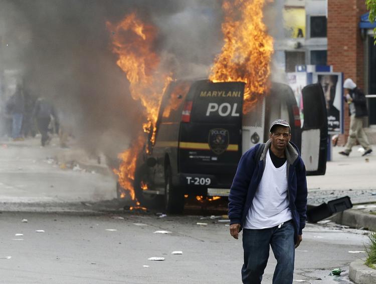 Protest. Omstændighederne omkring Freddie Grays død skabte store prostester i Baltimore i foråret. I dag opgav retten at dømme en af de involverede politibetjente. 
