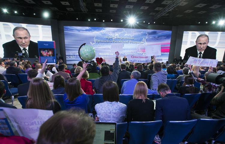 1.392 russiske og udenlandske journalister var anmeldt til præsident Putins årlige pressemøde i Kreml. 
