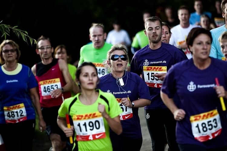 SJÆLDENT. Sidste år fik tre mænd hjertestop på den samme aften til DHL i Fælledparken. Alle blev genoplivet, og nu kommer der hjertestartere til flere motionsløb. 