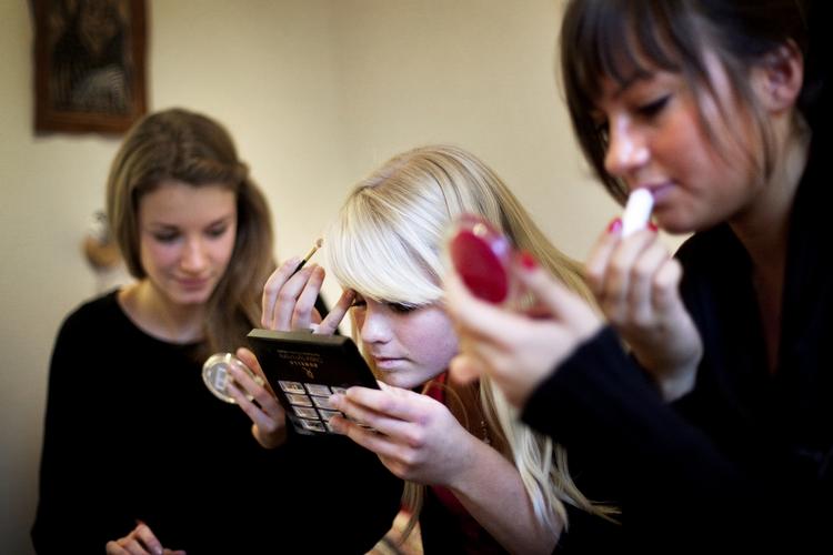 omtanke. Det vigtigste råd er at undgå parfume i de produkter, du bruger til daglig, hvis du vil forebygge, at du får parfumeallergi. Parfume findes for eksempel også i makeup. 