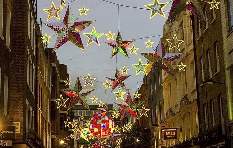 london. Udsmykning på Carnaby Street i det centrale London fanget af læser Mogens Bjergby. 
