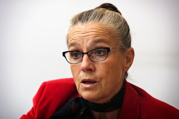 33. Ritt Bjerregaard. Født 1941. Kommentator, tidl. MF (S), minister og EU-kommissær. (98) 