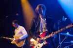 Klassisk. Romantisk pandehår og guitarhalse stikkende ud til begge sider. Communions er unge mænd med sans for rockens gamle dyder. 