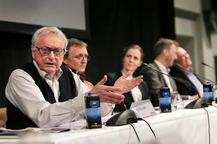 Debatmøde. Folkeskolen dannede baggrund for heftig debat, da Politiken havde sat fem folkeskolekombattanter stævne. 
