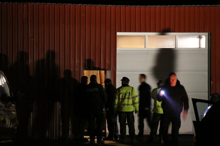Illegal. Efter en intens efterforskning fandt politiet fredag frem til en ulovlig fyrværkerifabrik på Sjælland. 